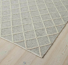 Load image into Gallery viewer, Diamond Floor Rug