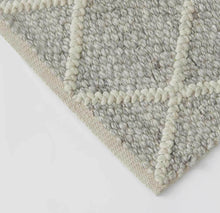 Load image into Gallery viewer, Diamond Floor Rug